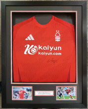 Load image into Gallery viewer, Elliot Anderson signed Nottingham Forest shirt