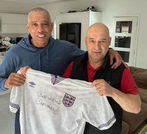 Signed England shirt Itailia 90.Des Walker