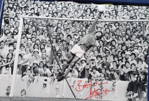 Peter Shilton signed Nottingham Forest