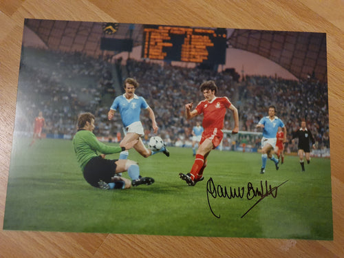 Signed Nottingham Forest Garry Birtles