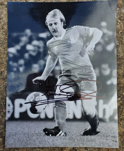 Official press photo signed Kenny Burns